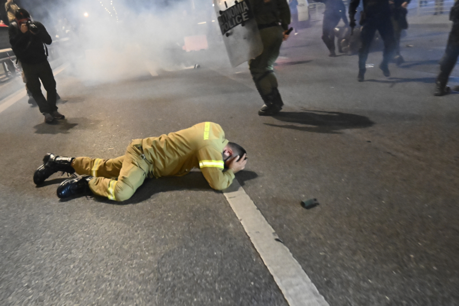 ΕΛΑΣ για επεισόδια με τους πυροσβέστες: Δεν αποχώρησαν, τους είχε δοθεί εντολή