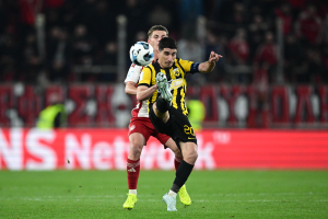 Ολυμπιακός - ΑΕΚ 0-1: Νίκη για τους «κιτρινόμαυρους» στο Φάληρο και προβάδισμα στη μάχη του τίτλου