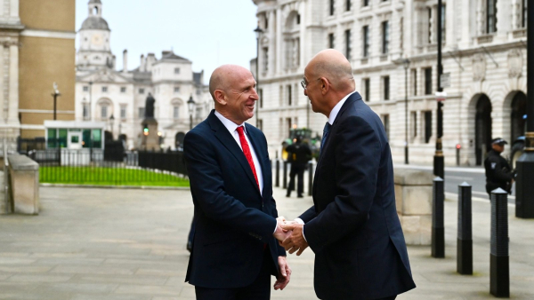 Συνάντηση Δένδια - Χίλι στο Λονδίνο