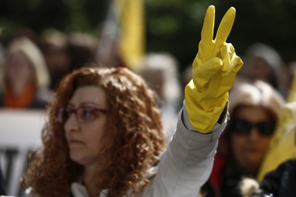 ΑΔΕΔΥ: Αλληλεγγύη στις απλήρωτες «απολυμένες – εργαζόμενες» καθαρίστριες του Υπ. Περιβάλλοντος