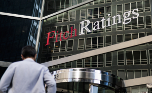 Fitch: Αναβάθμισε το αξιόχρεο της Ελλάδας στη βαθμίδα ΒΒΒ με σταθερές προοπτικές