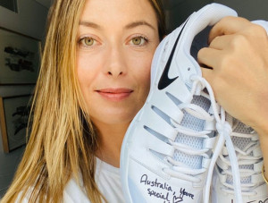 Σαπάροβα: Παπούτσια με υπογραφές της για πυρόπληκτους στην Αυστραλία