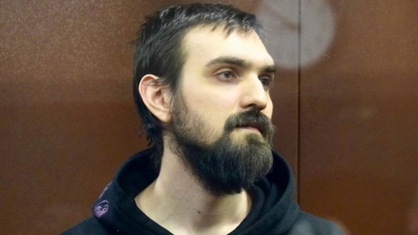 Ρωσία: Κωμικός καταδικάστηκε σε φυλάκιση 6 ετών για αστείο εις βάρος βετεράνου πολέμου