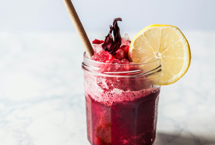 Βύσσινα, οδοντόκρεμα και ανθρακούχο νερό - 5 αλλαγές που θα βοηθήσουν την υγεία μας