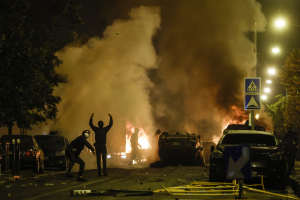 «Η αστυνομία δολοφονεί»: Ακόμη μια νύχτα οργής στο Παρίσι για τον θάνατο του 17χρονου Νοέλ