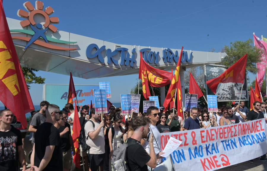 Κινητοποίηση της ΚΝΕ στον Άλιμο: «Διεκδικούμε ανοιχτές, ελεύθερες, καθαρές παραλίες για τον λαό»