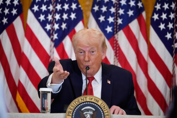 Ο Ντόναλντ Τραμπ στο briefing του Λευκού Οίκου - Δείτε live