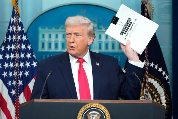 Ο Ντόναλντ Τραμπ στο briefing του Λευκού Οίκου - Δείτε live