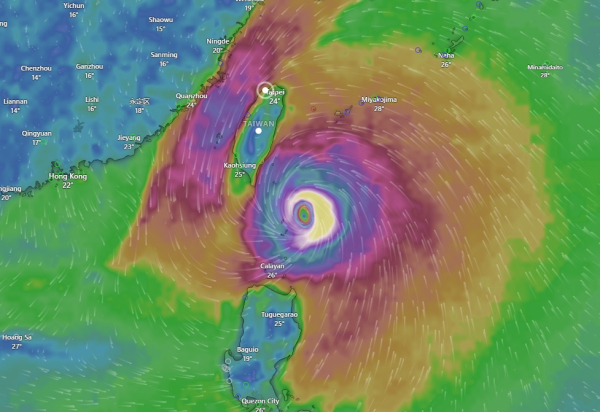 Συναγερμός και στην Ταϊβάν: Κύματα 5 μέτρων και άνεμοι 230χλμ έφερε ο τυφώνας Κονγκ-ρέι