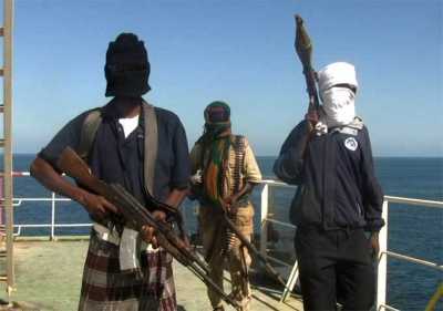 Δεν είναι φάρσα: Οι Σομαλοί πειρατές τρέχουν να σωθούν όταν ακούν...