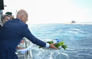 Νίκος Δένδιας: Στην Τήνο για τον Δεκαπενταύγουστο - Ρίψη στεφάνου για τους πεσόντες του «Έλλη»