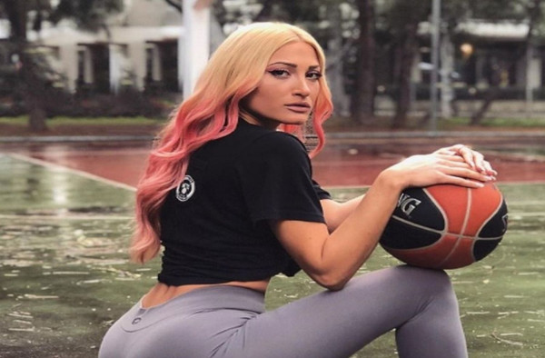 «Λύγισε» η Ιωάννα Τούνη: Τι αποκαλύπτει για το ροζ βίντεο (vid)