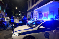 Συναγερμός στον Ν. Κόσμο: 55χρονος ταμπουρώθηκε στο σπίτι του