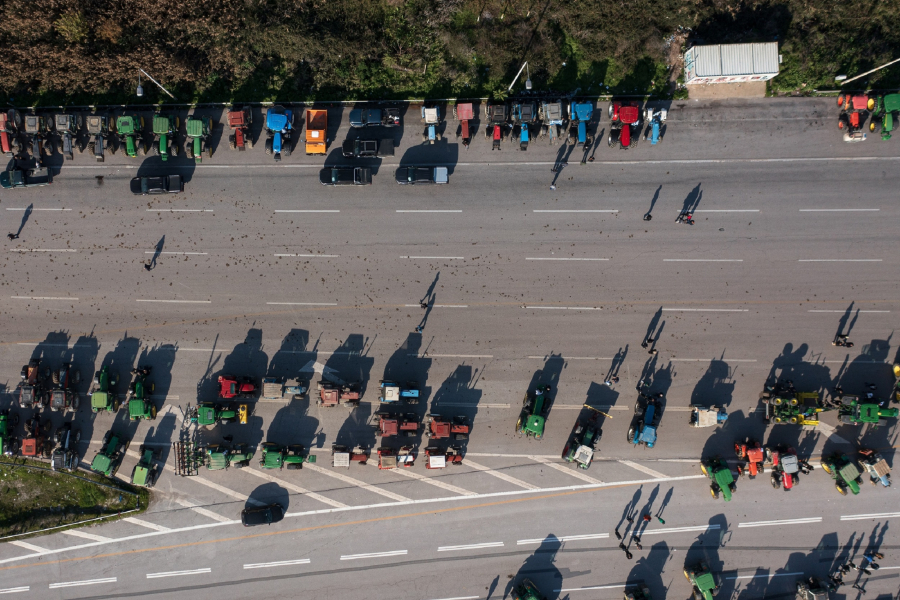 Εκνευρισμός για την κατάληψη της εθνικής