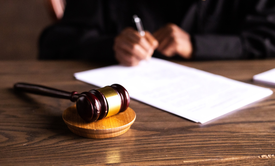 «Μπόνους» καλής απόδοσης σε δικαστικούς υπαλλήλους- Στόχος η επιτάχυνση απονομής δικαιοσύνης