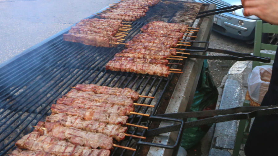 Τσικνοπέμπτη: Στα ύψη οι τιμές των κρεάτων – Πόσο θα κοστίζει το τραπέζι