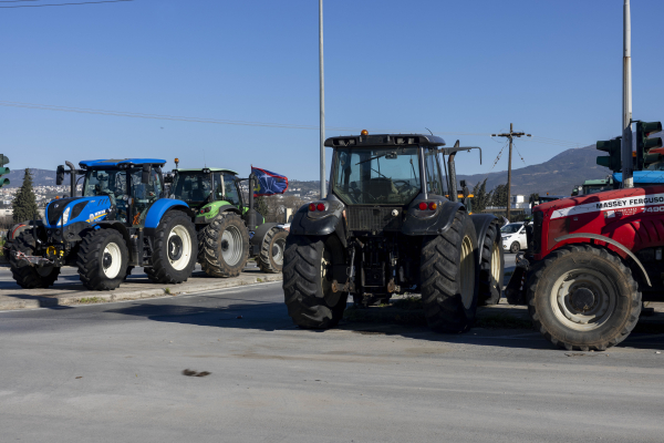 Το «χαρτί» της ταλαιπωρίας στην Εθνική Οδό: Θεσσαλονίκη - Αθήνα σε 12 ώρες με μπλόκα ανοιχτά