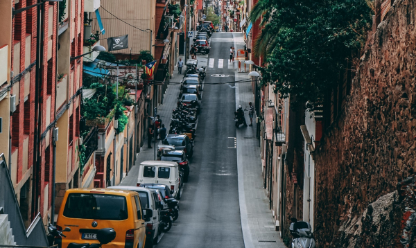 Εταιρεία στη Βαρκελώνη έχει ανοίξει θέσεις εργασίας για ελληνόφωνους με μισθό 35.000 ευρώ τον χρόνο, πού στέλνετε βιογραφικό