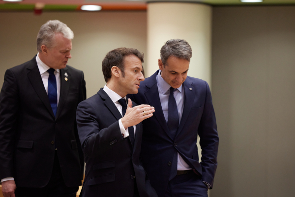 ΝΔ: Χαμένοι στη μετάφραση του αποτελέσματος των γαλλικών εκλογών