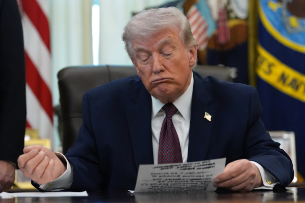 Τραμπ: To Ιράν μόλις ζήτησε κατάπαυση του πυρός