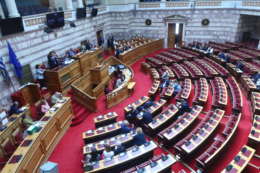 Νέες ισορροπίες στο πολιτικό σκηνικό μετά το πόρισμα Καρώνη