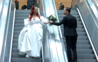 Viral νιόπαντρο ζευγάρι στη Θεσσαλονίκη - Της έταξε γάμο μόνο αν γίνει το μετρό (βίντεο)