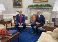 To «welcome back» του Μπάιντεν στον Τραμπ - Ο διάλογος μπροστά στις κάμερες