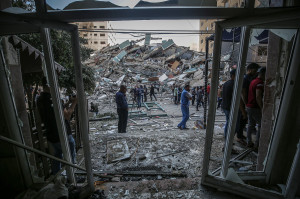 Associated Press: «Για πολύ λίγο αποφύγαμε τρομερές ανθρώπινες απώλειες»