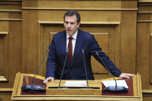 Παναγιώτης Δουδωνής: «Κοινοβουλευτική πλειοψηφία υποδίκων – Ο Μητσοτάκης να τους αποπέμψει και να παραιτηθεί»