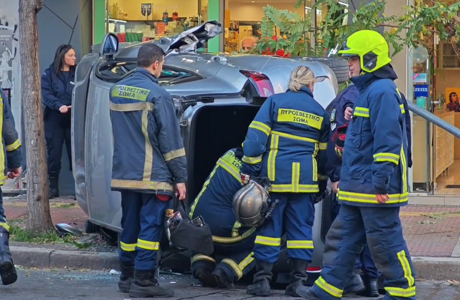 Σοβαρό τροχαίο στην Πατησίων, τούμπαρε αυτοκίνητο (Βίντεο)