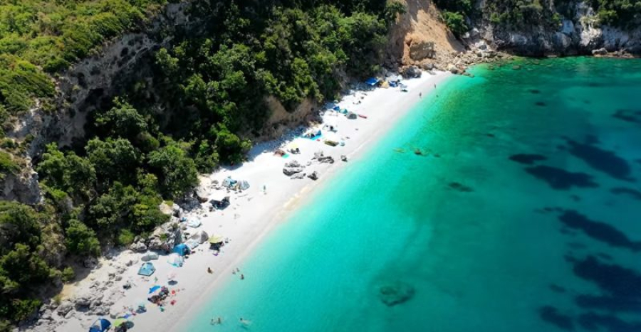 Θαψά: Η παραλία που θυμίζει Καραϊβική και είναι δίπλα στην Αττική