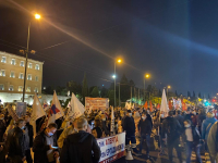 Σύνταγμα: Χιλιάδες λαού στο πανεργατικό συλλαλητήριο - Κλειστοί οι δρόμοι στο κέντρο (εικόνα, βίντεο)