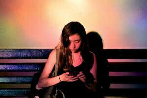 Greek Teens Among Heaviest Digital Device Users, OECD Warns of Mental Health Risks