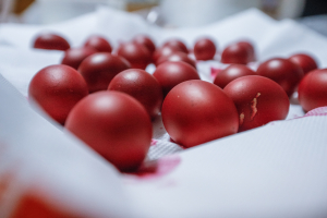 Σας περίσσεψαν αυγά από το Πάσχα; Δύο απλές και νόστιμες συνταγές για να μην πάνε χαμένα