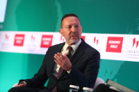 Θέμα εβδομάδων η ανανέωση της θητείας Στουρνάρα