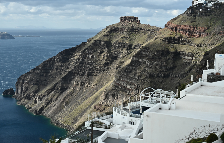 Σαντορίνη: «Kαθαρά ηφαιστειακοί οι χθεσινοί σεισμοί, το μάγμα ανεβαίνει»