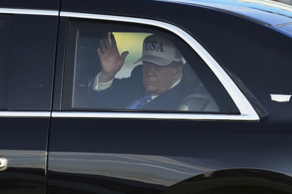 ΗΠΑ: Ερωτήματα για την «εξαφάνιση» των πυρηνικών του Ιράν - ΜΜΕ «κουρεύουν» τα πανηγύρια Τραμπ