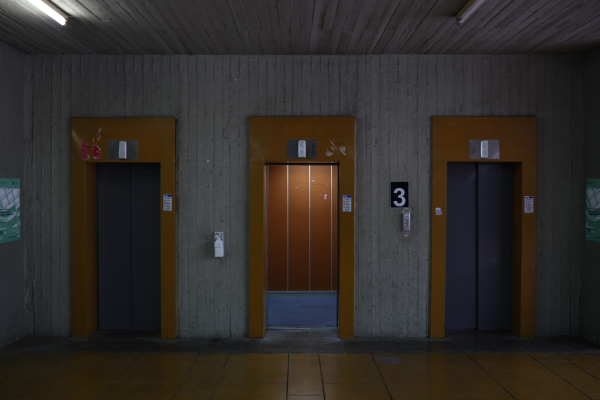 Τσακωμούς στις πολυκατοικίες έφερε η πιστοποίηση των ασανσέρ - Στη μέση οι διαχειριστές