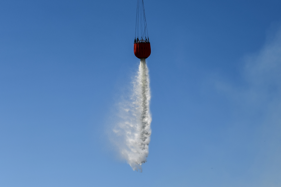 Μεγάλες πυρκαγιές μαίνονται σε δασικές εκτάσεις στο βόρειο Μαρόκο