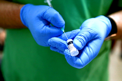 «Πράσινο φως» του ΕΜΑ για τη χρήση του εμβολίου των Pfizer/BioNTech σε παιδιά ηλικίας 12-15 ετών (βίντεο)