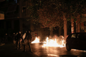 Εξάρχεια: Ανάληψη ευθύνης για την επίθεση με τραυματία αστυνομικό