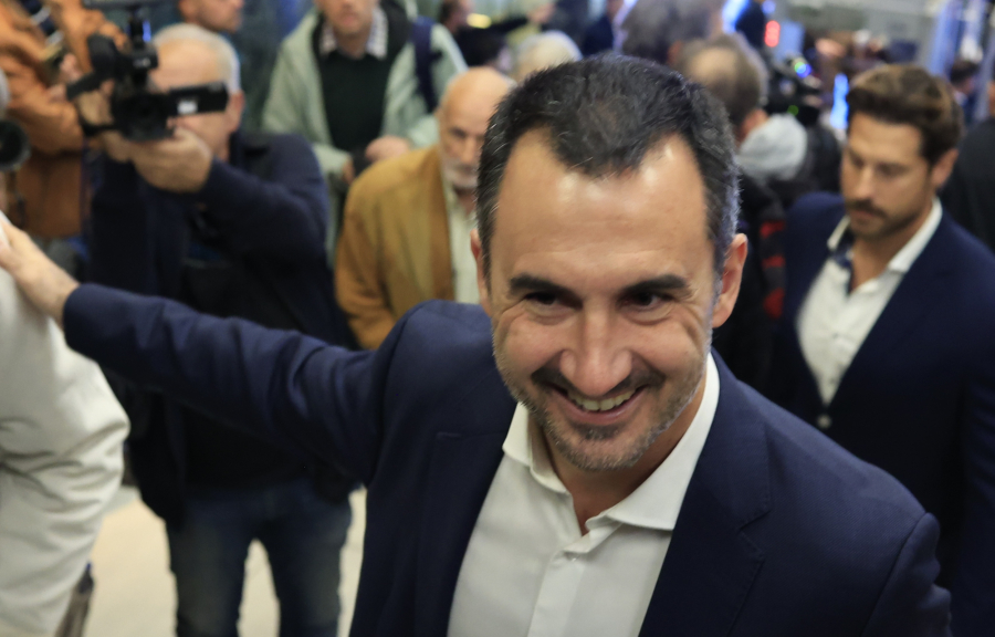 Ο Χαρίτσης επιμένει στο «Λαϊκό Μέτωπο»