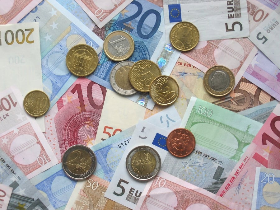 Επίδομα 250 ευρώ: Πλησιάζει η ημερομηνία πληρωμής - Όλοι οι κόφτες