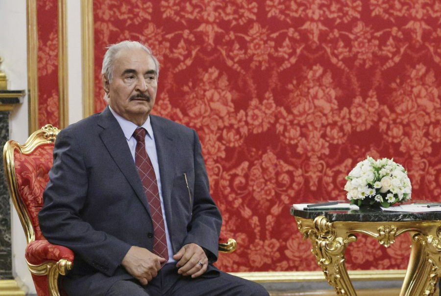 Bloomberg: Ο Χαφτάρ έτοιμος να εγκρίνει τις έρευνες της Τουρκίας στη Μεσόγειο