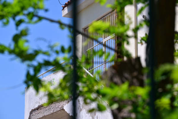 Πτώση 13χρονης σε Γυμνάσιο στο Χαϊδάρι: Πώς έγινε το ατύχημα - Η μαρτυρία καθηγήτριας (βίντεο)