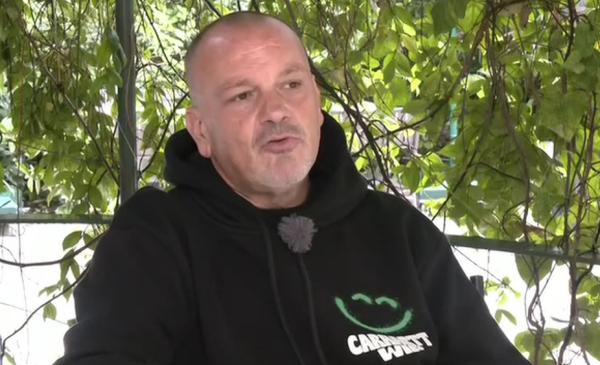 Δημήτρης Σκαρμούτσος: «Δεν νομίζω ότι είχα αγαπήσει» - Η τρυφερή εξομολόγηση για τα παιδιά του