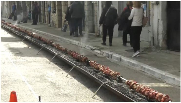 Αποκριάτικο κοντοσούβλι για ρεκόρ Γκίνες στην Αμφίκλεια μήκους 130 μέτρων