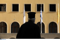 Κρήτη: Συνελήφθη ιερέας για ενδοοικογενειακή βία, κυνηγούσε στο χωριό την παπαδιά