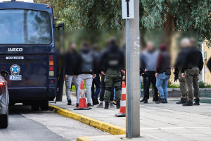«Πειραγμένες» αντλίες σε βενζινάδικα: Προφυλακίστηκαν 4 μέλη του κυκλώματος - Συνεχίζονται οι απολογίες