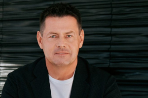 Financial Times: Ο Komarek ετοιμάζει κίνηση στην αγορά των ΗΠΑ